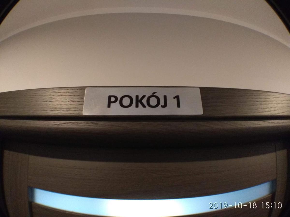 2120 Przyjazni 4 - Tanie Pokoje - Samodzielne Zameldowanie - Self Check In Posen Exterior foto