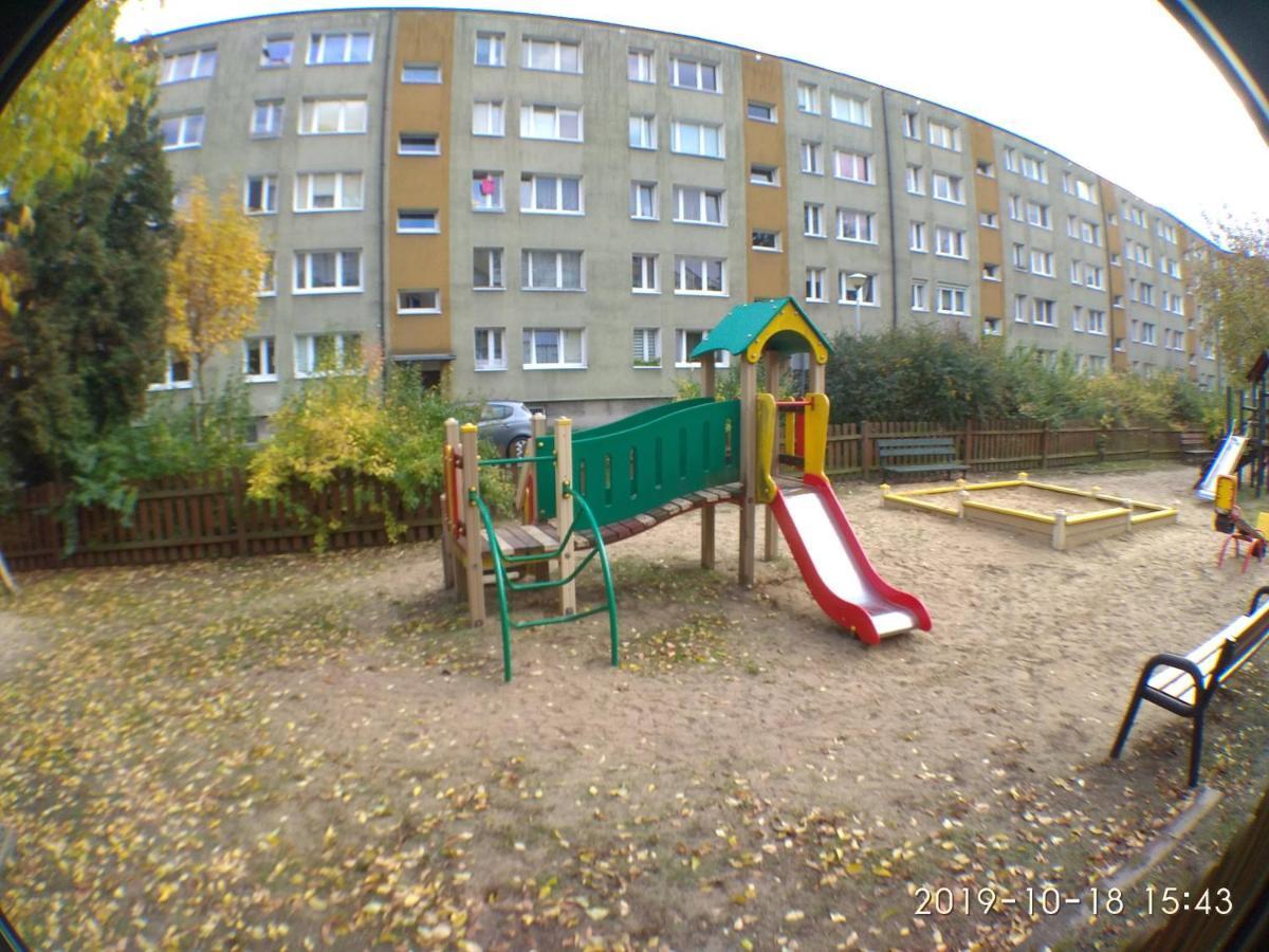 2120 Przyjazni 4 - Tanie Pokoje - Samodzielne Zameldowanie - Self Check In Posen Exterior foto