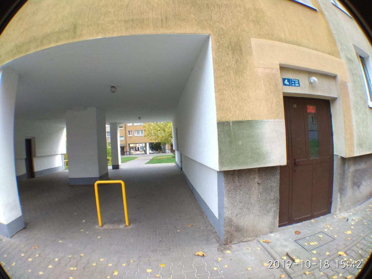 2120 Przyjazni 4 - Tanie Pokoje - Samodzielne Zameldowanie - Self Check In Posen Exterior foto
