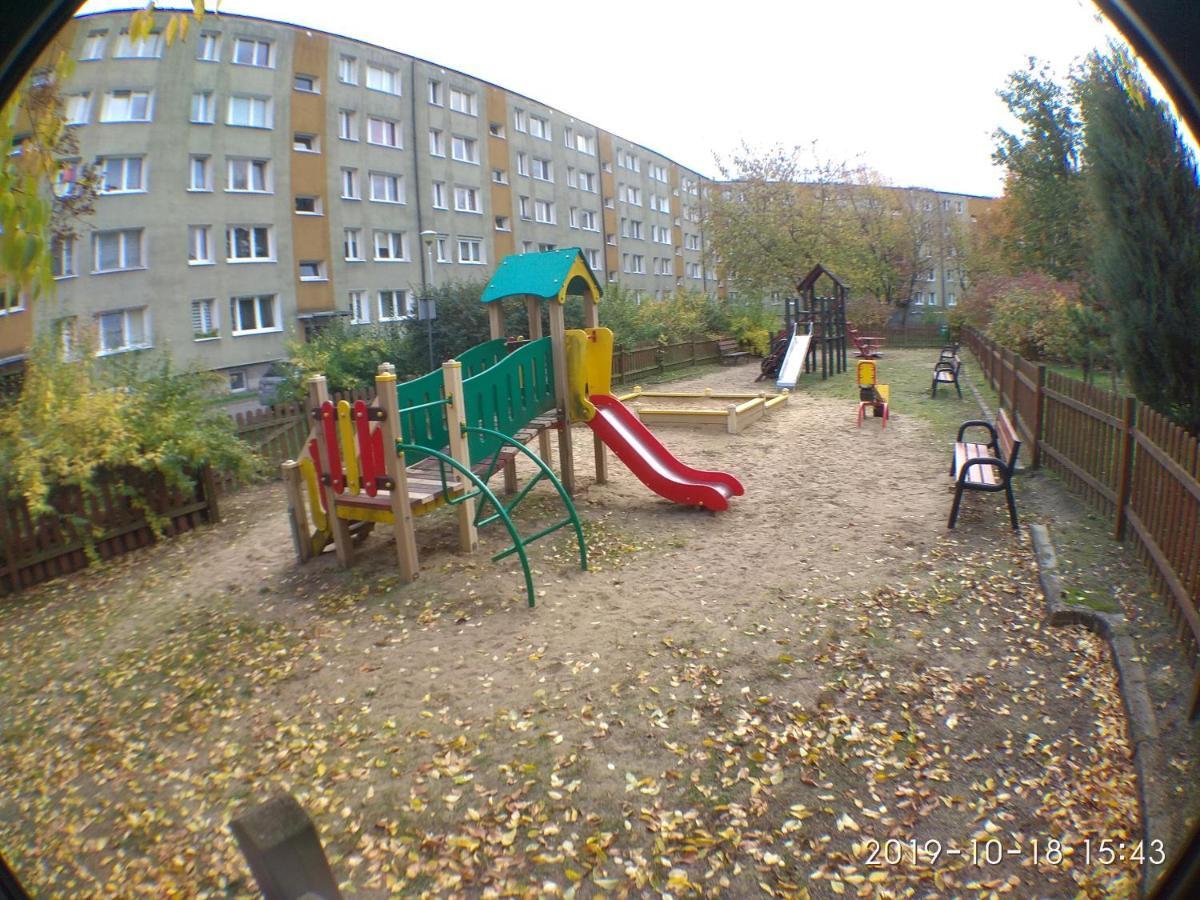 2120 Przyjazni 4 - Tanie Pokoje - Samodzielne Zameldowanie - Self Check In Posen Exterior foto